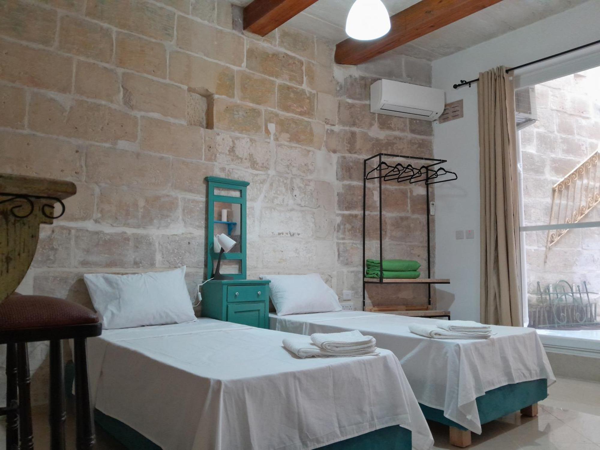 Limestone Suites Слима Экстерьер фото