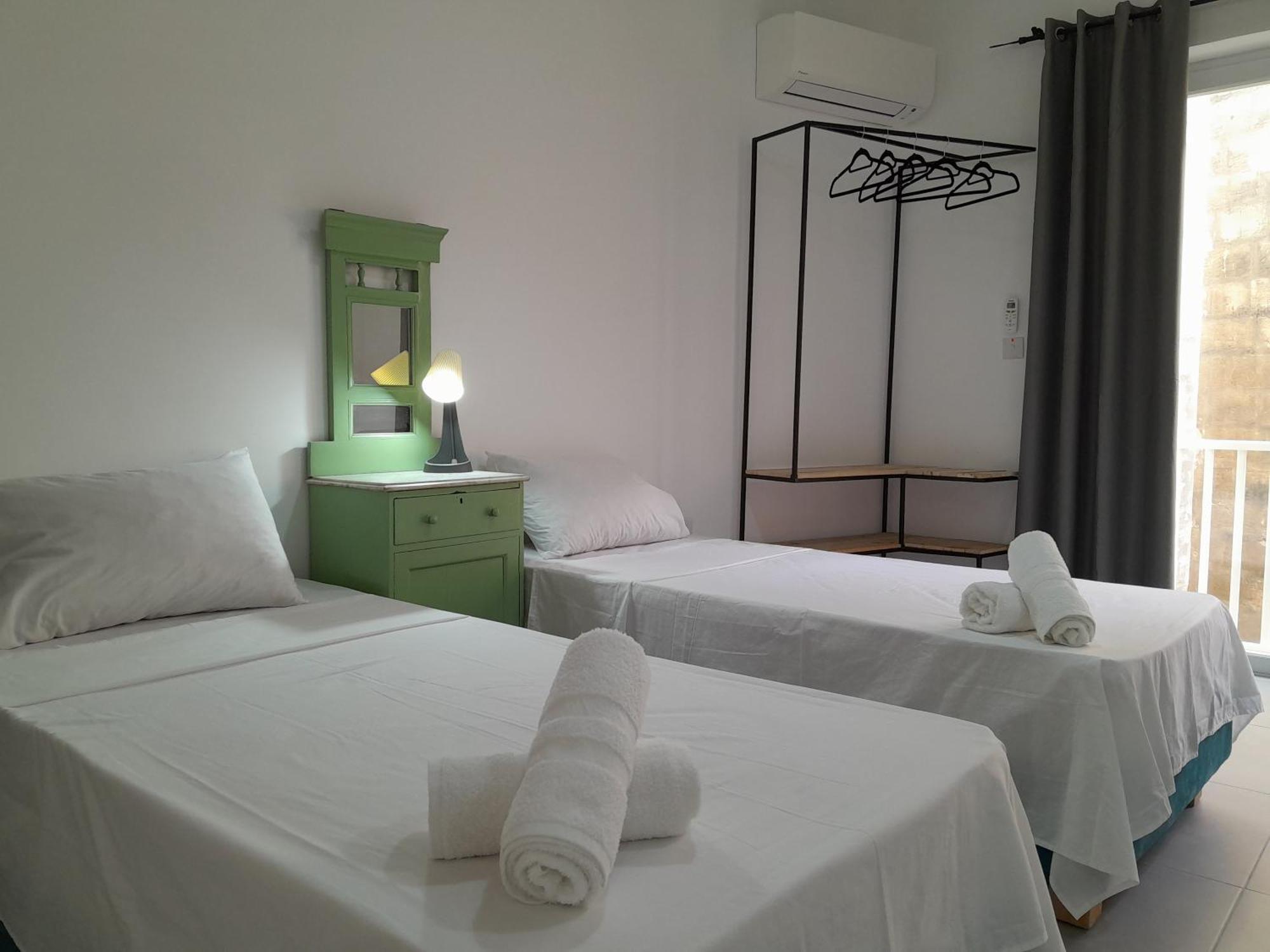 Limestone Suites Слима Экстерьер фото