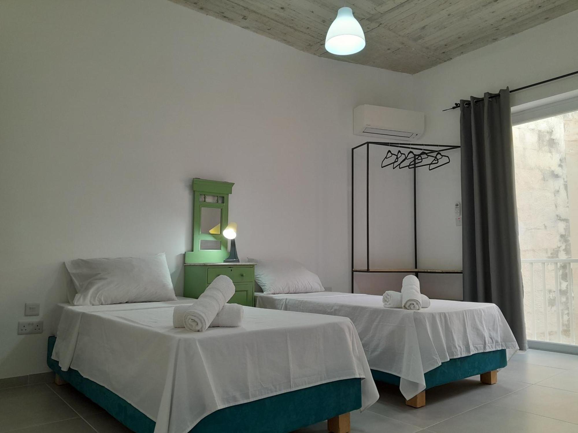 Limestone Suites Слима Экстерьер фото