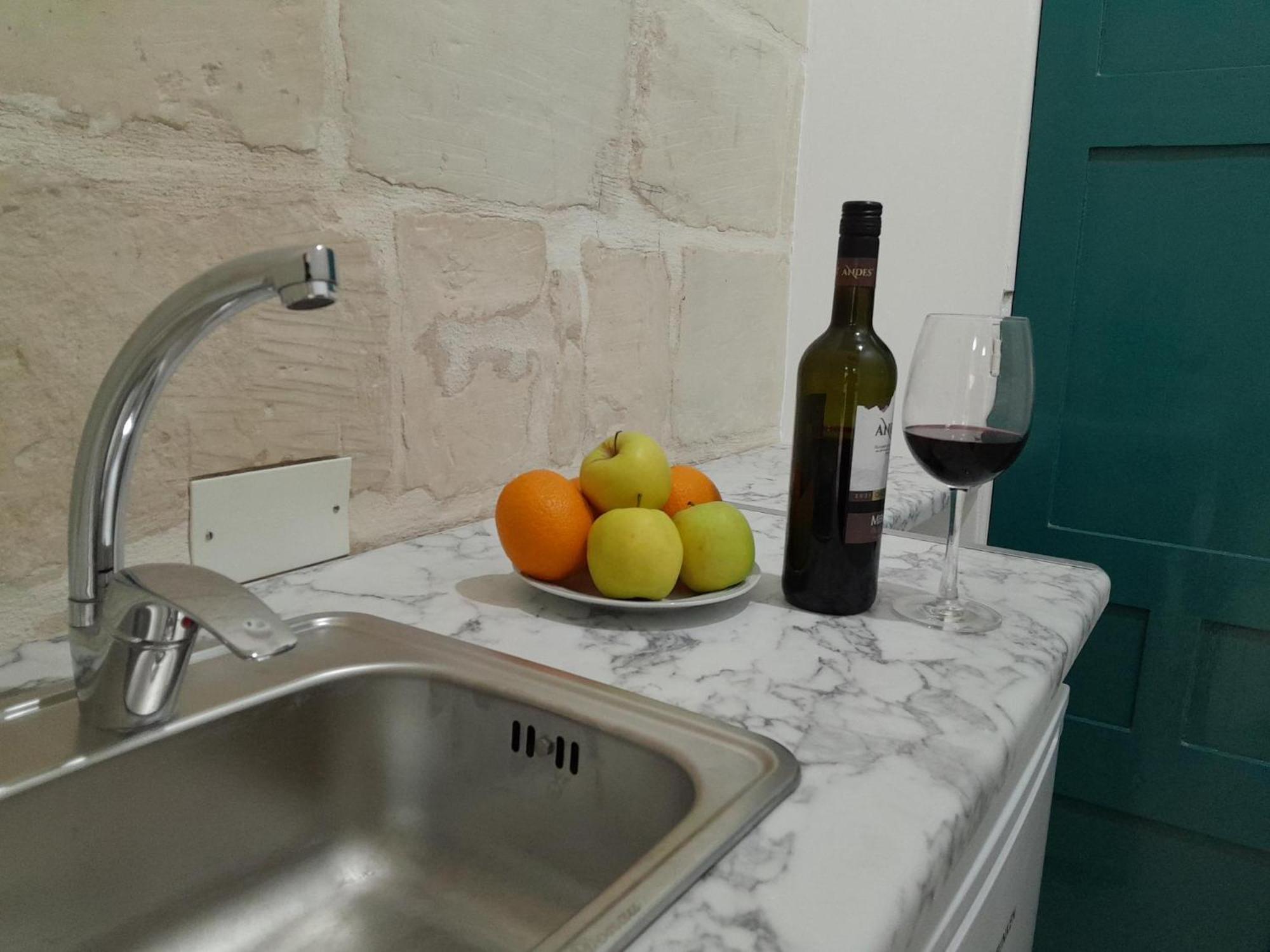 Limestone Suites Слима Экстерьер фото